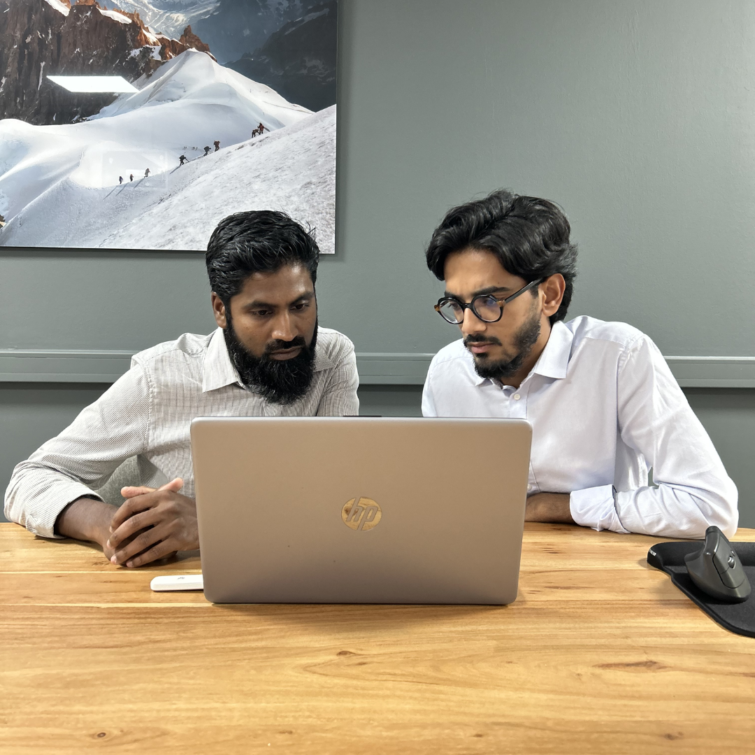 Philippe Sandjivy et Yahya Noorgate, consultants finance